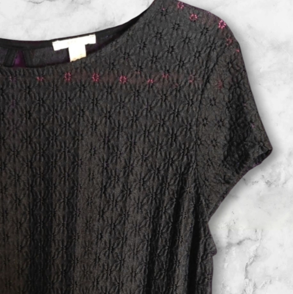 :L: Black Lace Esprit T Shirt Cap Sleeves.